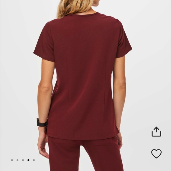 NWT FIGS three-pocket Casma top - size M - Picture 2 of 3